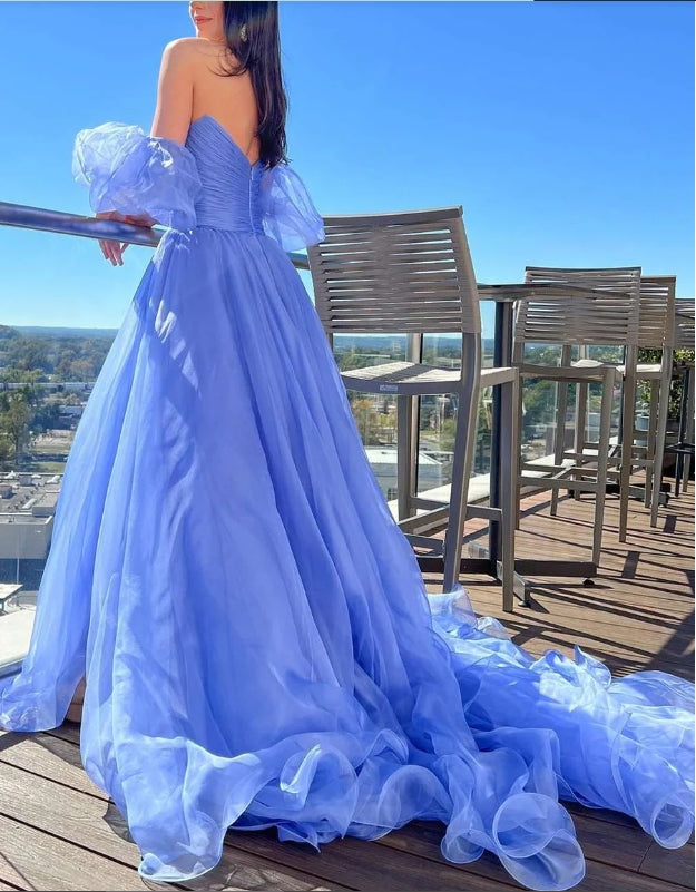 Vestido de fiesta sin tirantes de corte A con mangas abullonadas